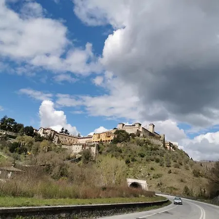 Апартаменты Dimora Storica Torre Degli Arduini, San Giacomo, Spoleto *